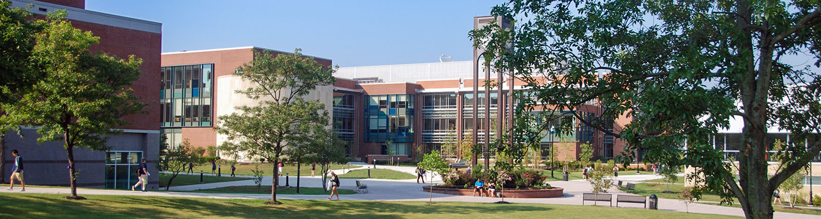 Lower 校园 Quad at CCIT building